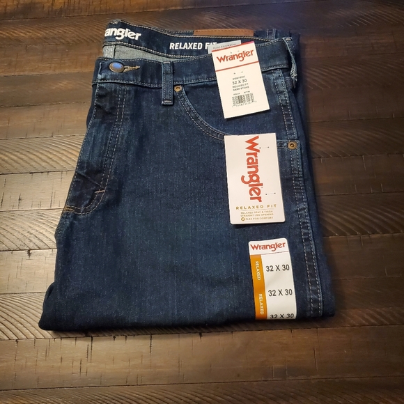 Wrangler Relaxed Straight Fit Flex Jean 32" inseam - Picture 2 of 11